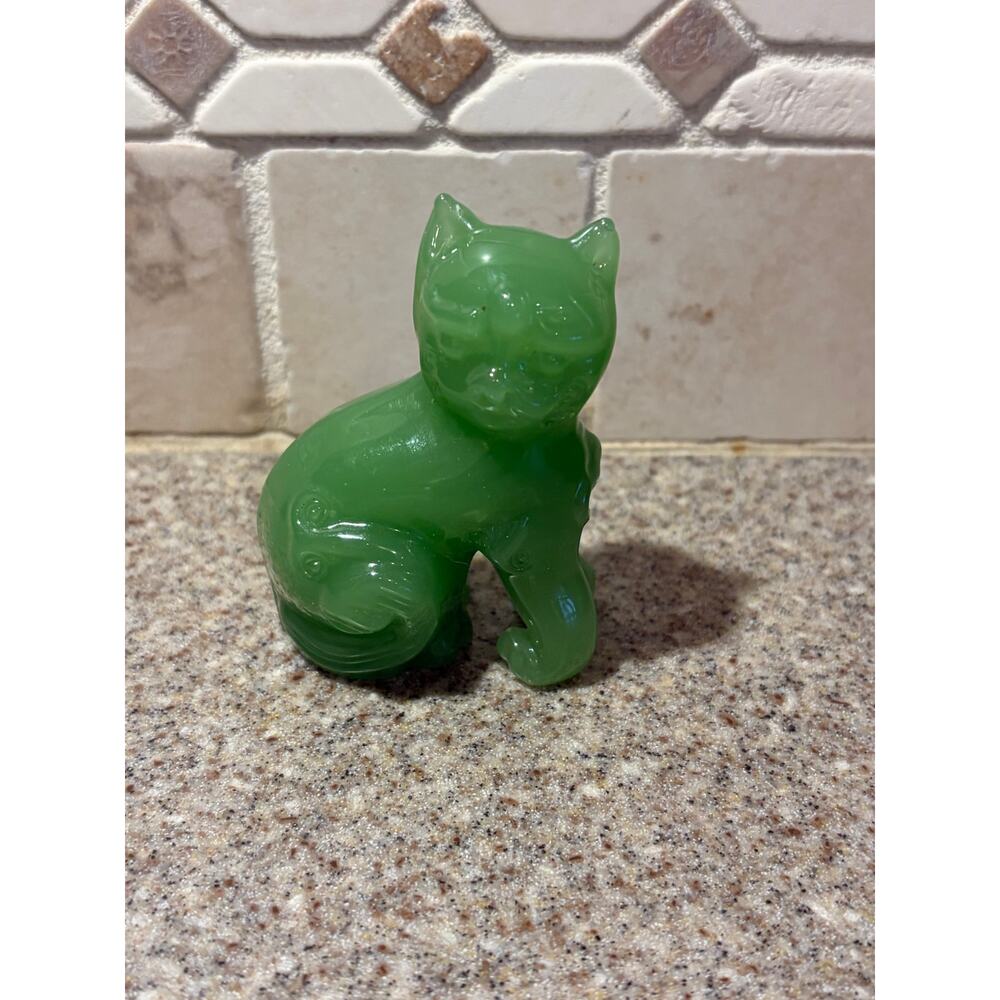 Franklin Mint Curio Cabinet Cat Figurine Ch’ing Dynasty Jade Glass Cat